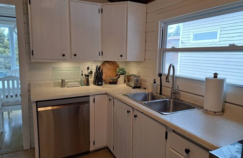 Bayview Cottage | Bayview Sunset Cottage - Spectacular Water View and Sunsets near Cavendish Beach
