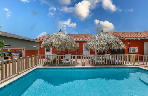 Punto de Oro House | Beach House with Pool in Noord