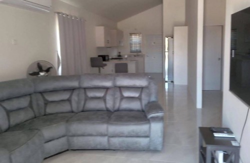 Discovery Bay Apartment | Beach-view 2 Bed Apartment Sleeps 4 - Free parking