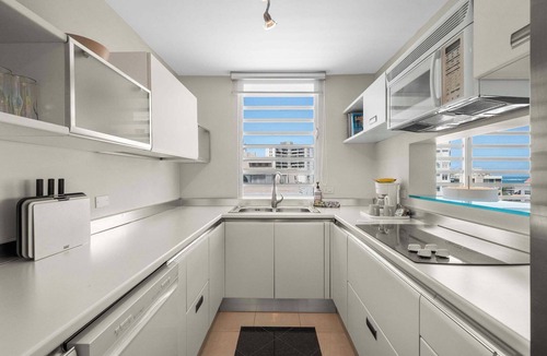 Parque Apartment | Beach Walk Retreat | Stylish with Stunning Views