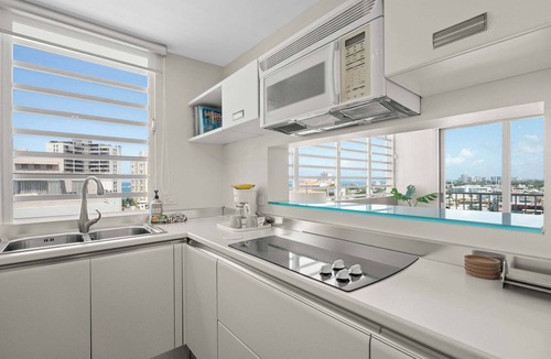 Parque Apartment | Beach Walk Retreat | Stylish with Stunning Views