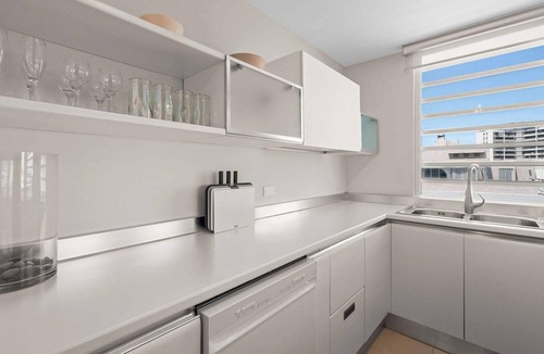 Parque Apartment | Beach Walk Retreat | Stylish with Stunning Views