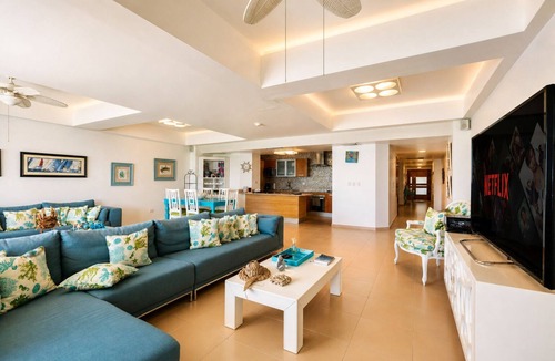Villas Del Mar Apartment | Beachfront | 220M2| AmazingView| Pool-Gym-FastWifi