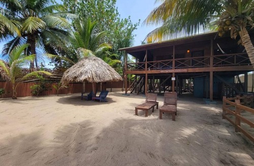 Hopkins House | Beachfront Blue Moon Cabana