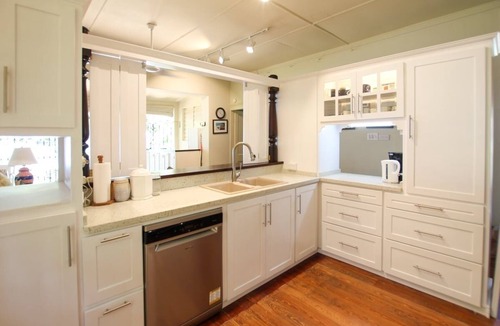 Mullins House | Beachfront Classic 3-bed House - Whitecaps by BSL Rentals