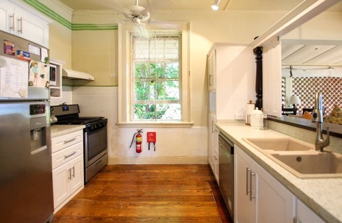 Mullins House | Beachfront Classic 3-bed House - Whitecaps by BSL Rentals