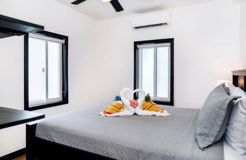 San Pedro Hotel | Beachfront Corner Suite | Ground Floor Ocean Views – Aqua Vista Suite 1