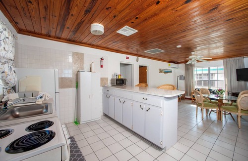 North Palmetto Point House | Beachfront Cottage with 50 Mile Ocean View and Pool Access