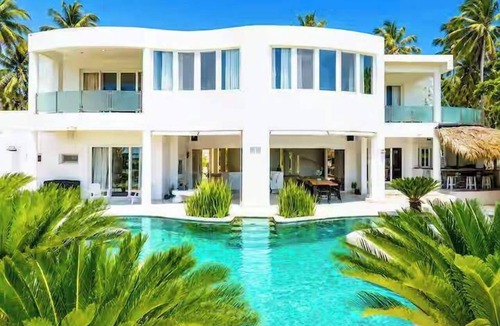 Los Brazos House | Beachfront Estate | Pool, Theater, Sleeps up to 24
