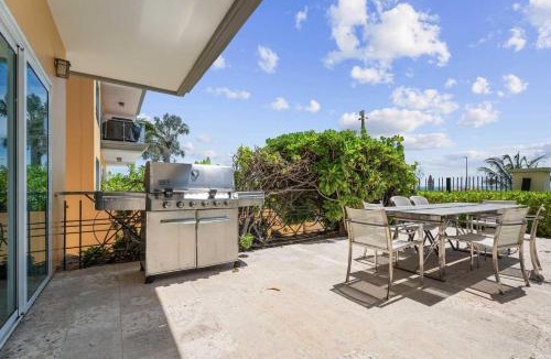 Oranjestad-West House | Beachfront - Grand Regency 5BR condo - BG131
