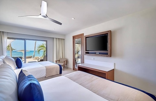 Morne Rouge House | Beachfront Hotel Near Magazine Beach! 4 Suites with Semi-Private Pool & Balcony!