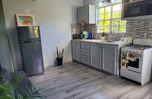 Jennings Apartment | Beautiful 1-bedroom AC apartment in the peaceful village of Jennings, Antigua