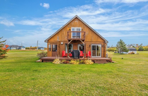 Morell Cottage | Beautiful 3 Br Log Cabin Close to White Sand Beach