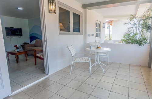 Boegoeroei Apartment | Beautiful & Comfy ~ Mins to Palm & Eagle Beaches!