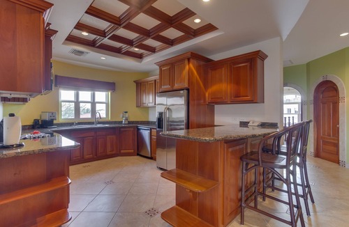 San Pedro Condo | BEAUTIFUL CONDO! SLEEPS UP TO 8 - OCEAN AND POOL VIEWS! GREAT LOCATION!