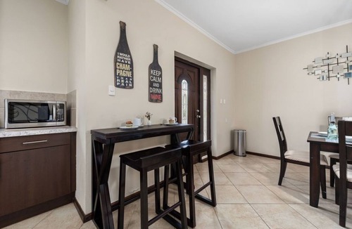 Gold Coast House | Beautiful Gold Coast Gem ~ Pools ~ Tennis ~ Gym!