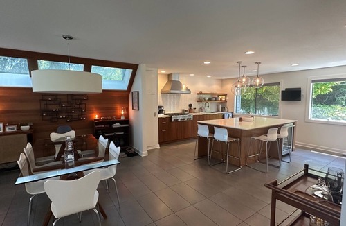 Mount Park House | Beautiful Mid-Century 2-bedroom house in Lake Oswego with gorgeous views