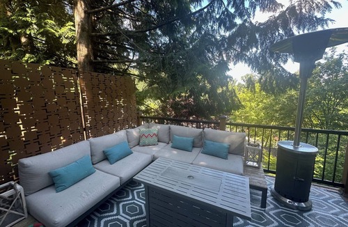 Mount Park House | Beautiful Mid-Century 2-bedroom house in Lake Oswego with gorgeous views