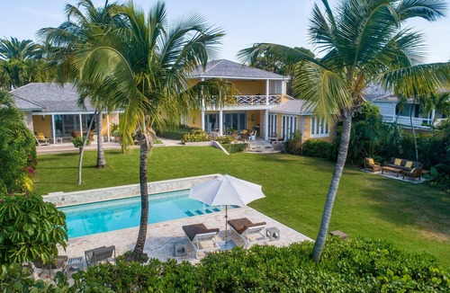 Dunmore Town House | Beehive Harbour Island. Luxury Dream World on the Bay. Private dock and pool