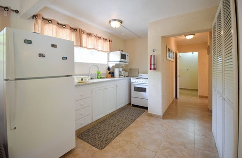 Rockley Apartment | Bella Figura - 3 self contained apartments for 8 bedrooms