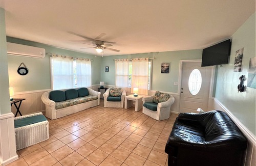 Treasure Cay Apartment | Blair's Bungalow - Exceptional Value! 2 bdrm home w/dock slip Green Turtle Cay