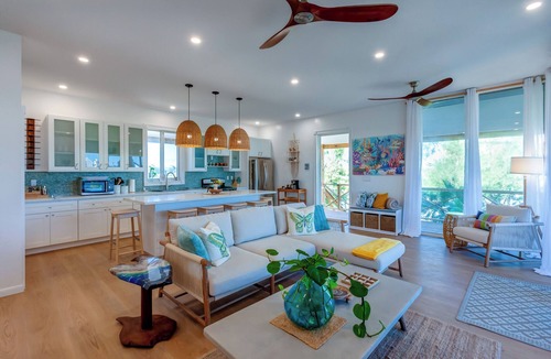 Hope Town House | Blue Moon: Cottage South of Abaco Inn with dock