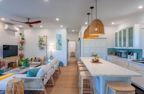 Hope Town House | Blue Moon: Cottage South of Abaco Inn with dock