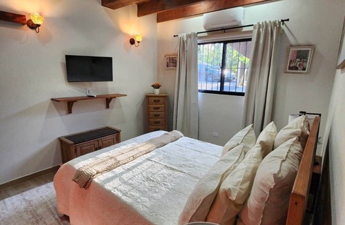 La Vega Province Bed & Breakfast | Bluebird Room - Brisal Mountain Retreat