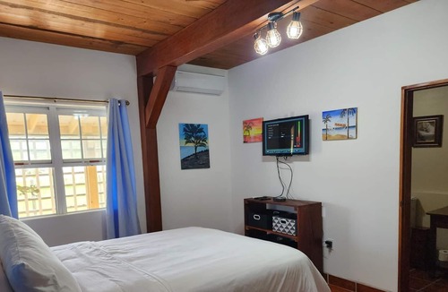 Vista Del Mar Bed & Breakfast | BNB w/pool