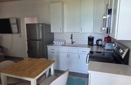 Spanish Wells House | Brand-new 1-bedroom duplex on a beautiful private beach on Russell Island