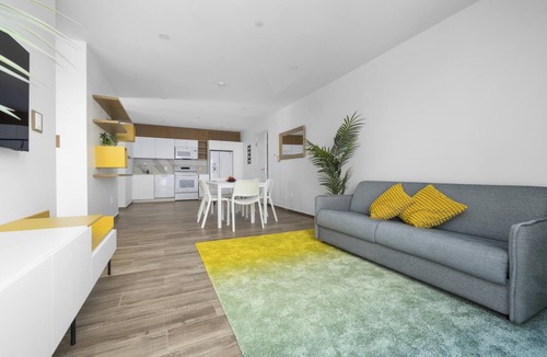 Palm Beach Condo | BRAND NEW 2BR2BA Condo w/Pool & Gym @ Palm Beach!
