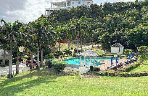 Freetown Apartment | Breathtaking Views Private 1 Bed Villa