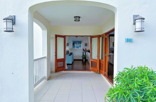 Freetown Apartment | Breathtaking Views Private 1 Bed Villa