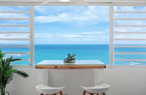 Vilomar Apartment | Breezy Pelican | Modern Oceanfront apartment for