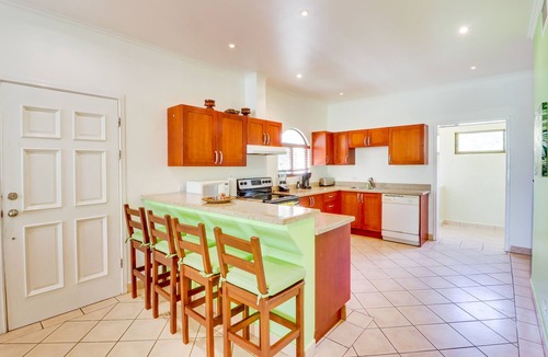 Tamarindo Condo | Bright Condo with Shared Pool - Walk to Dining, Shopping & the Beach