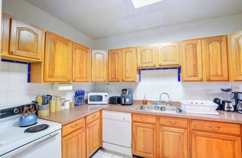 Paradise Island Condo | Bright & Sunny 2BD condo - near Atlantis and Beach