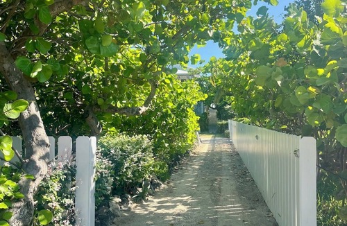 Man O War Cay House | Shelmar Landing Man-O-War Cay Vacation Home Beach Access and Deep Water Dockage