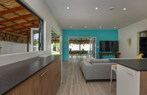 Bubali Villa | Buba Villa 2, modern Caribbean villa within walking distance of Eagle Beach!