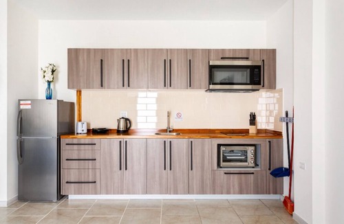 Bushiri Apartment | Bushiri's Long Life Building-2BD/1BA APT-Sleeps 4