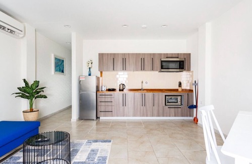 Bushiri Apartment | Bushiri's Long Life Building-2BD/1BA APT-Sleeps 4