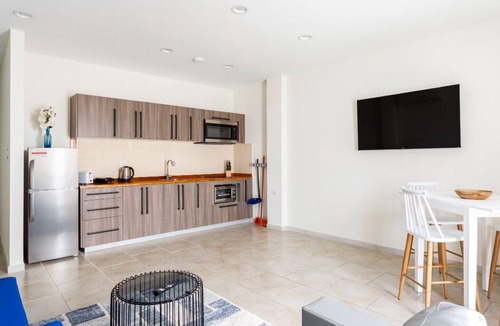 Bushiri Apartment | Bushiri's Long Life Building-2BD/1BA APT-Sleeps 4