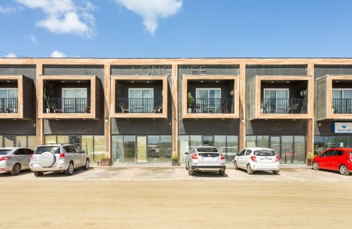 Washington Apartment | Bushiri's Long Life Building-2BD/1BA APT-Sleeps 4