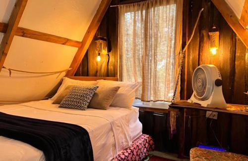 Jarabacoa House | Canada House Queen bed in 2nd floor dbl sofa bed in 1st floor BBQ Private pool, river