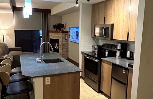 Canmore Condo | Canmore Studio | King Bed + Soaker Tub
