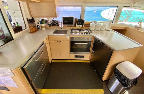 Belize City Boat Rental | Caribbean Bliss: Sun-soaked Sailing Adventure from Belize to Cayo Ámbar Gris, San Pedro