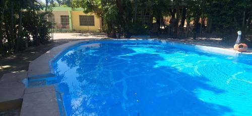 Azua House | Casa con parqueo, Netflix piscina en Hotel Villa Marchena