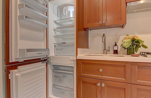 Belmont Shore Apartment | Casita Granada: Belmont Shore- steps to Second Street + 3 blocks to the beach
