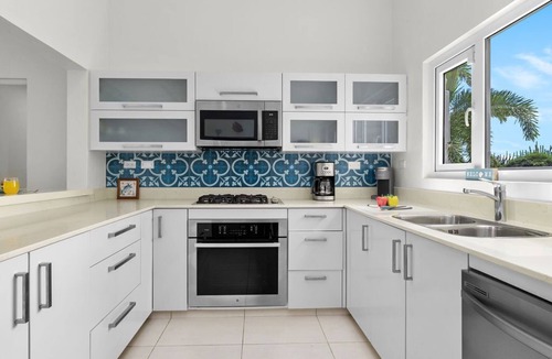 Paradera Villa | Central 4BR3BA Villa w/Ocean Views ~ Private Pool