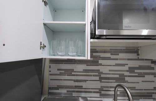 Eastwood Park Apartment | Central Modern 1Bedroom Apartment for 4 with secure parking