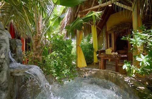 Las Galeras Bed & Breakfast | CHALET TROPICAL Hotel & Pool Bar Restaurant